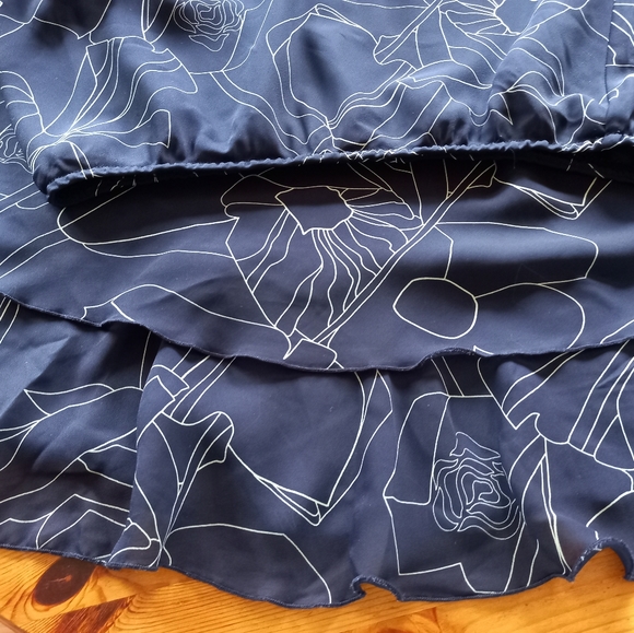 LAURA PLUS feminine skirt made of light material - Picture 5 of 6